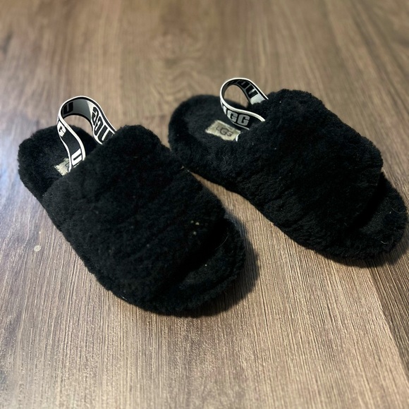 Shoes - Ugg slippers